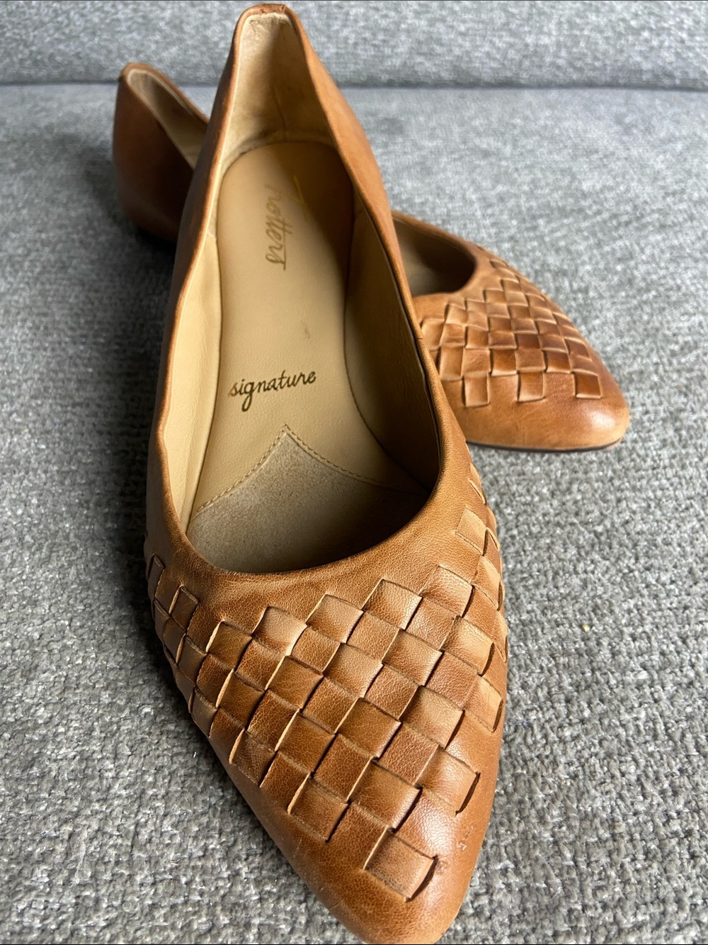 Trotters Signature Woven Pointed-Toe Flats - Tan size 8